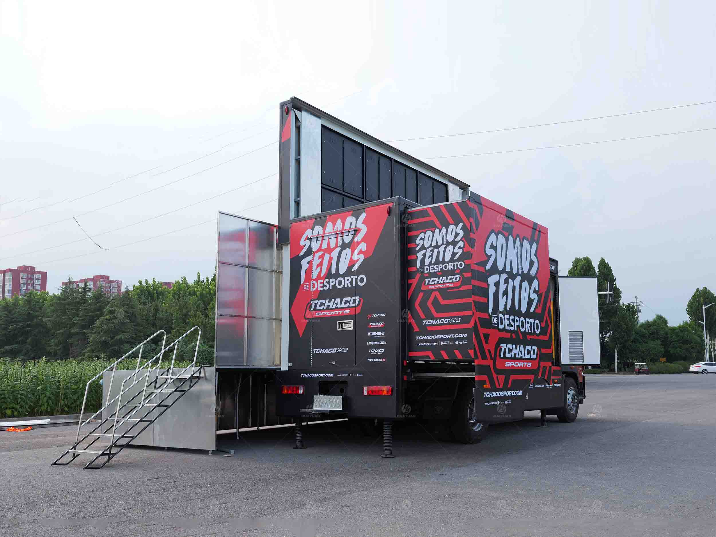 LR235 roadshow truck