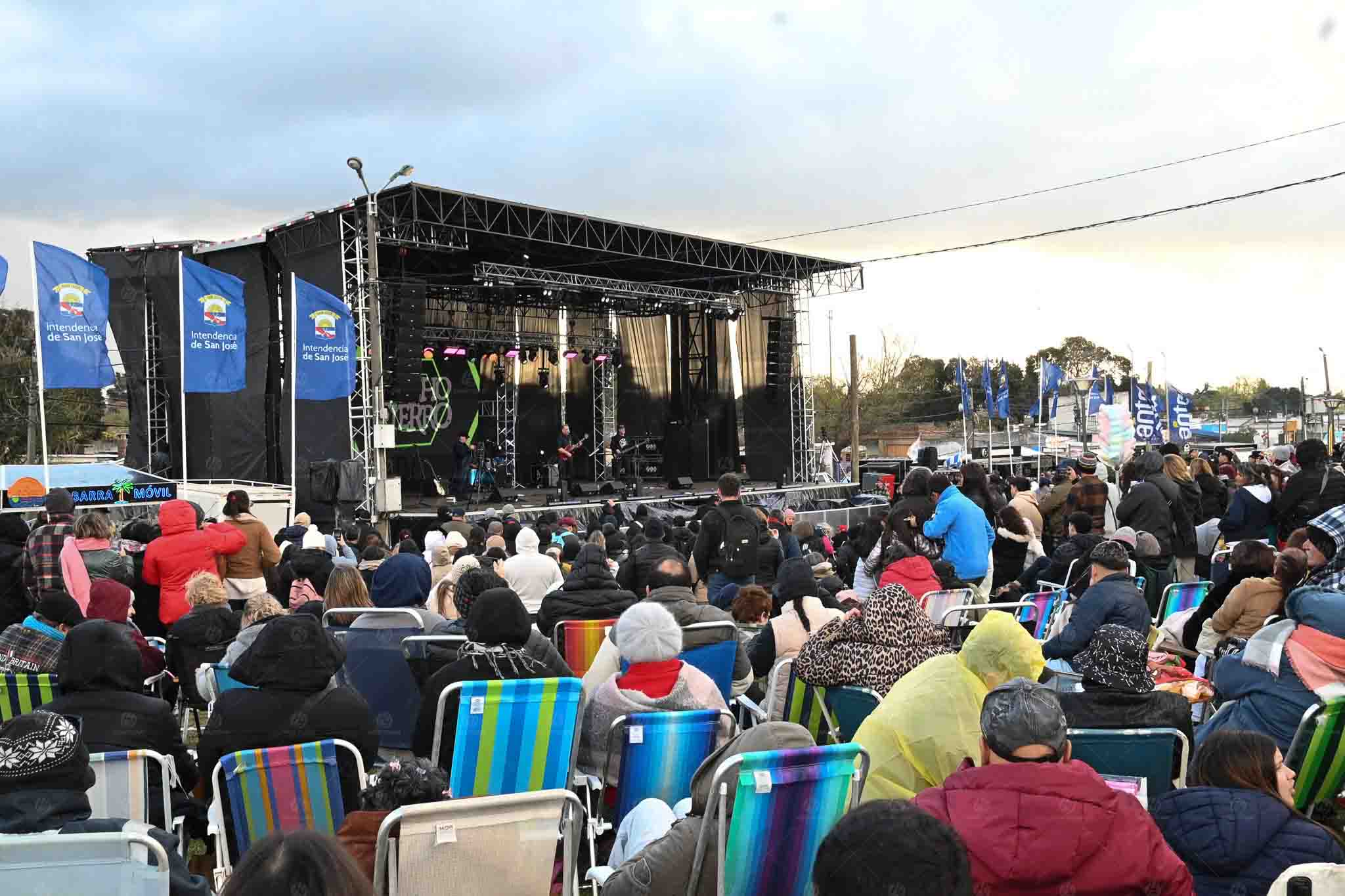 S795 mobile stage in use at a large outdoor event in Uruguay