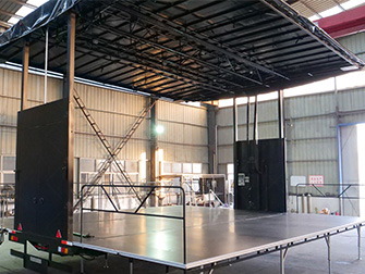 Mobile hydraulic stage for evangelism